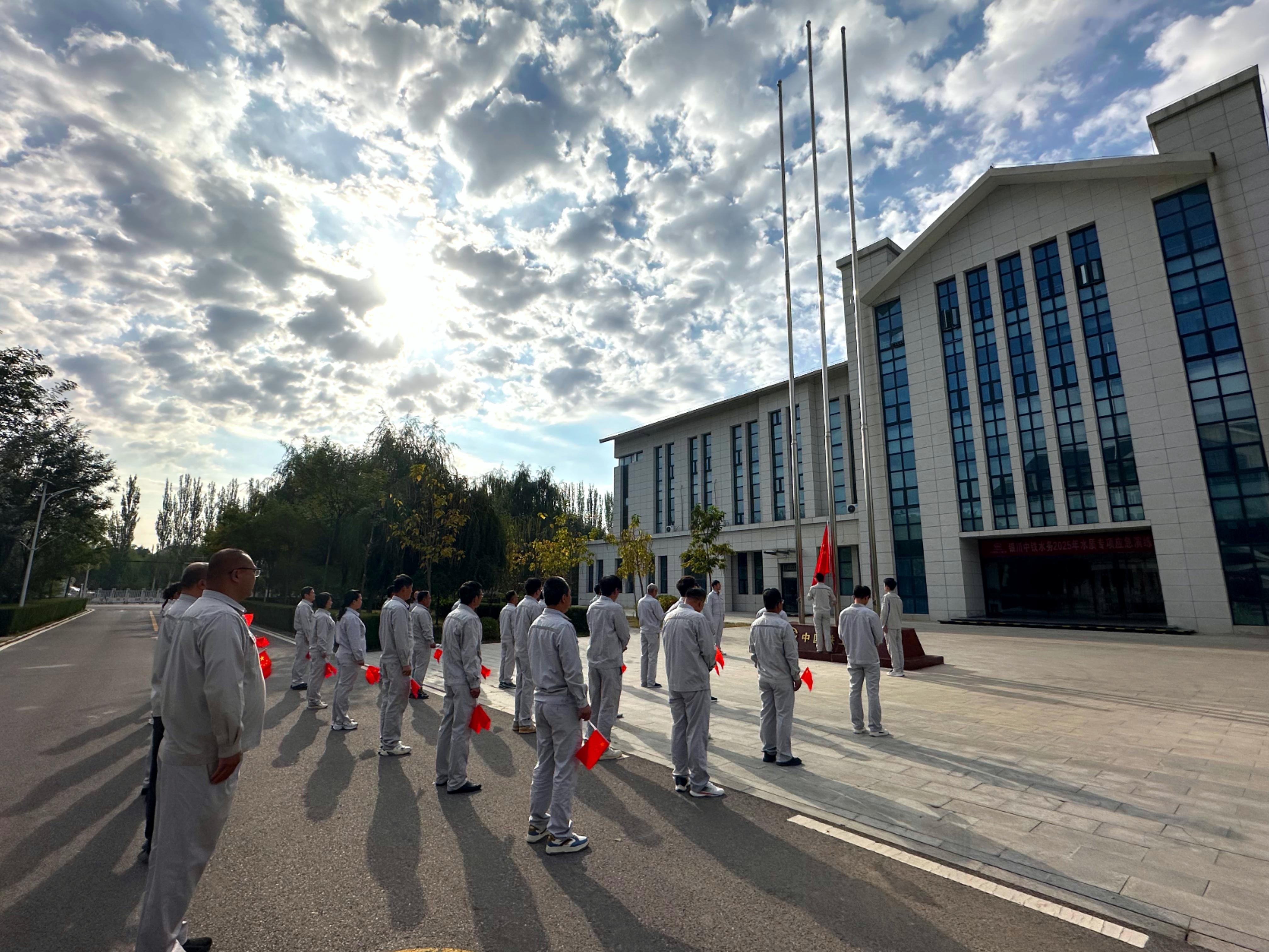 堅守“水務藍” 致敬“中國紅”