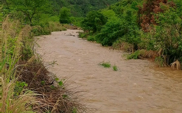 農(nóng)村下雨后水渾濁要處理成飲用水用哪種凈水設備